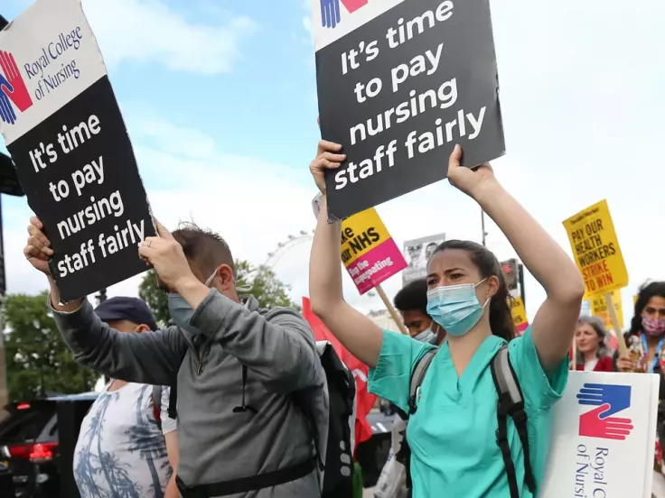 	Βρετανία: Το κατώτερο ιατρικό προσωπικό απειλεί με την πραγματοποίηση απεργίας 72 ωρών τον Μάρτιο