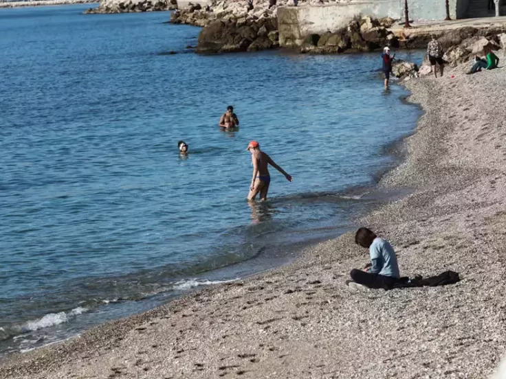Και σήμερα στις παραλίες οι Αθηναίοι εξαιτίας της καλοκαιρίας/ Eurokiniss