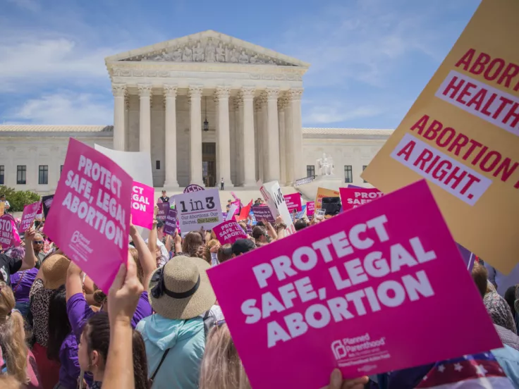 ΗΠΑ: Εγκρίθηκε νομοσχέδιο στη Νότια Καρολίνα το οποίο απαγορεύει τις περισσότερες αμβλώσεις μετά τη 12η εβδομάδα της κύησης-