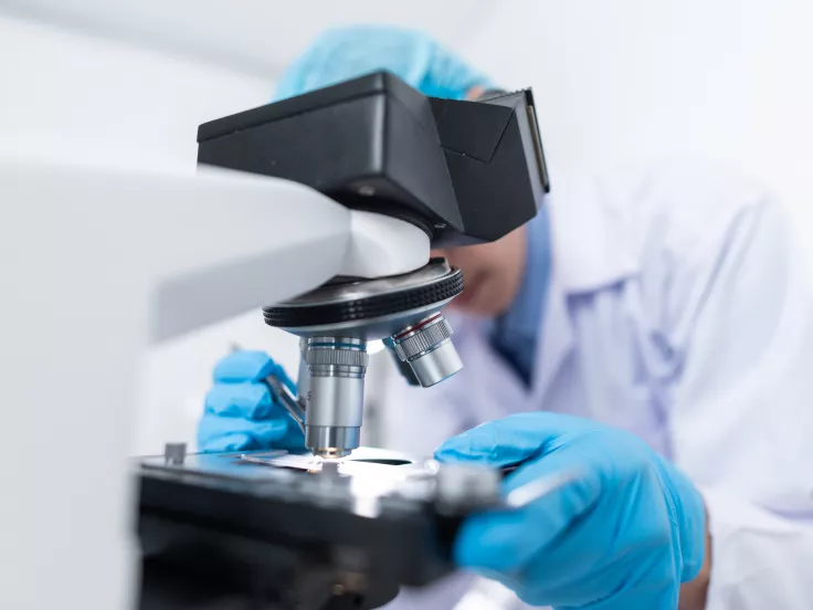 Μικροσκόπιο και θέσεις εργασίας σχετικές με την υγεία - βιοχημεία