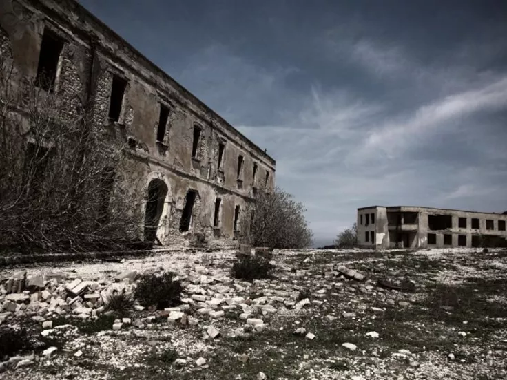 Απομεινάρια εποχής Ψυχρού Πολέμου στο αλβανικό νησί...