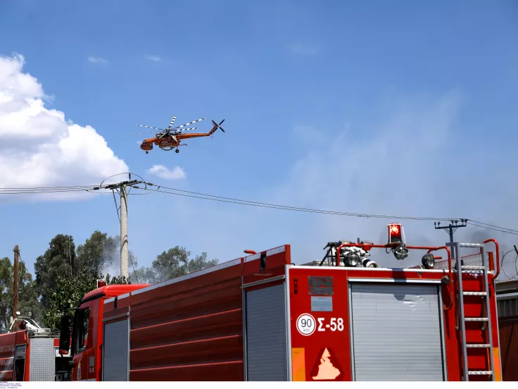 Αγρίνιο: Φωτιά και εκρήξεις σε εργοτάξιο πίσσας 