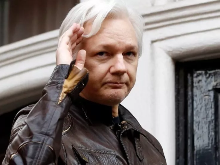 Wikileaks: «Ταξίδι» προς την ελευθερία για τον Τζούλιαν Ασάνζ