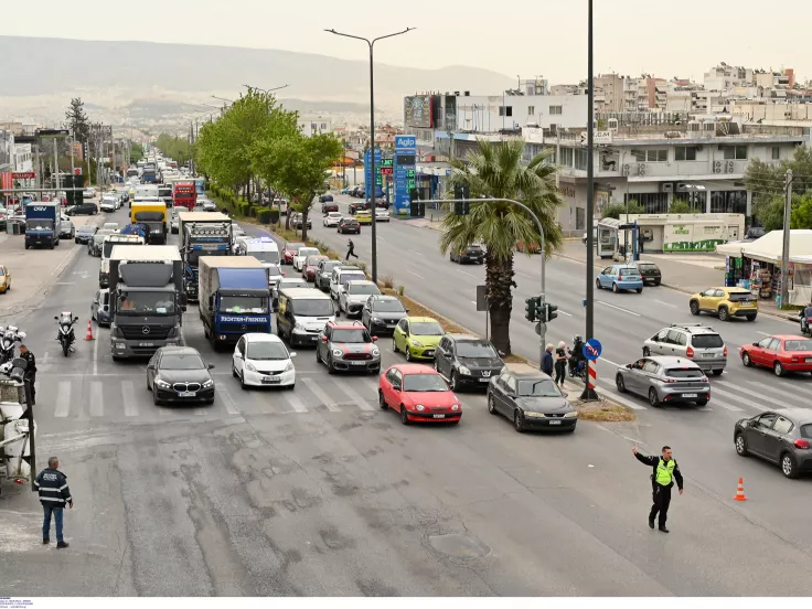 Κίνηση στους δρόμου και δακτύλιος στην Αθήνα