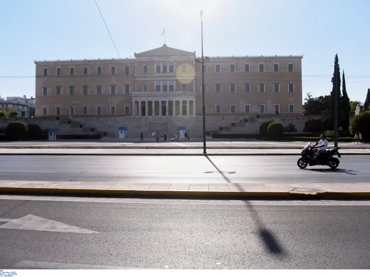 Δεκαπενταύγουστος: Πόλη-«φάντασμα» η Αθήνα - Εικόνες από το άδειο κέντρο