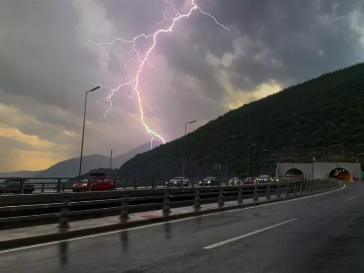 Κεραυνός (ΙΝΤΙΜΕ/ΚΩΝΣΤΑΝΤΟΠΟΥΛΟΣ ΒΑΣΙΛΗΣ)