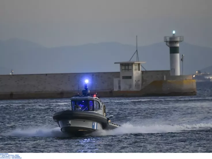 Σάμος: Ναυάγησε λέμβος με 33 μετανάστες - Τρεις νεκροί, δεκάδες αγνοούμενοι (βίντεο)