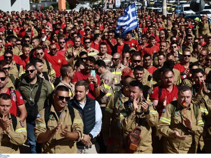 Εποχικοί πυροσβέστες: Μπήκαν μέσα στο υπουργείο Πολιτικής Προστασίας