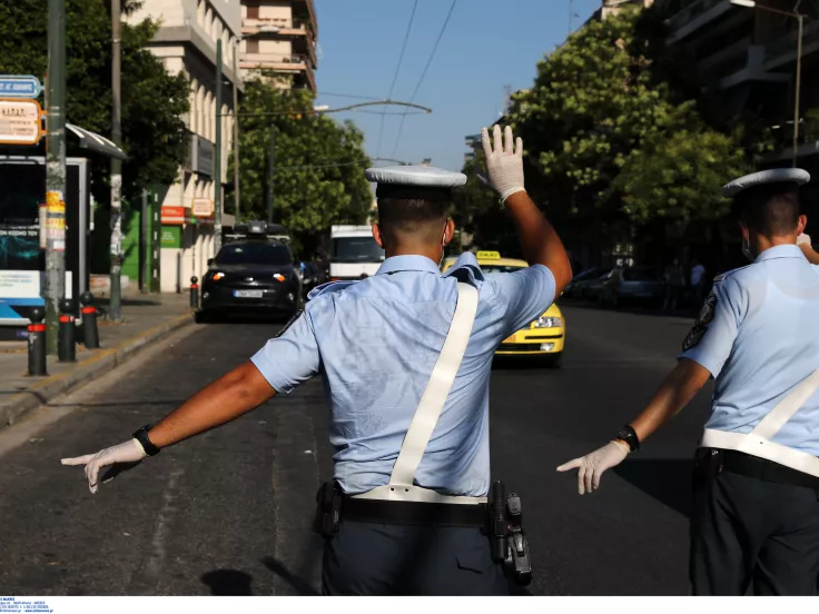 ΑΑΔΕ Ξεκινάει «σαφάρι» ελέγχων για τα αυτοκόλλητα στα ταξί