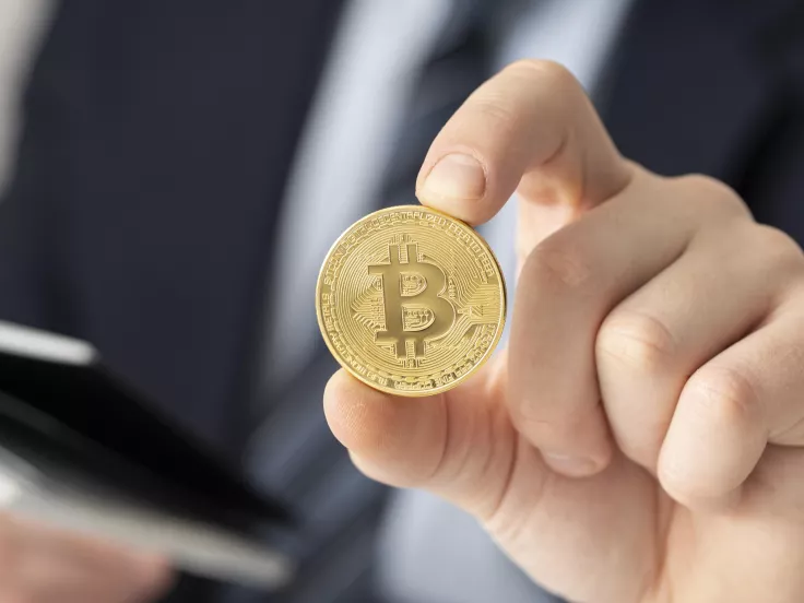 «Απογειώθηκε» το Bitcoin: Πλησιάζει τα 100.000 δολάρια