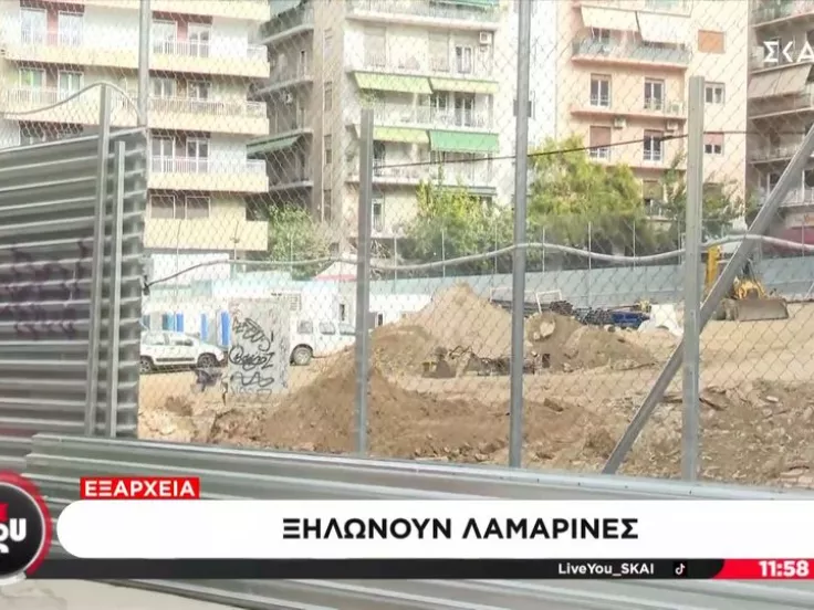 Εξάρχεια: Ξηλώνουν τις λαμαρίνες από το εργοτάξιο του μετρό (βίντεο)