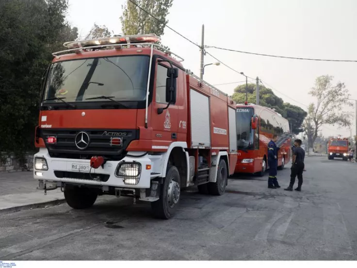 Κορωπί: Φωτιά σε χώρο ανακύκλωσης οχημάτων - Δύο τραυματίες