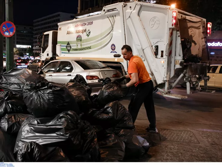 Χριστούγεννα στο... καθήκον: Υπερβαίνουν εαυτόν οι εργαζόμενοι καθαριότητας