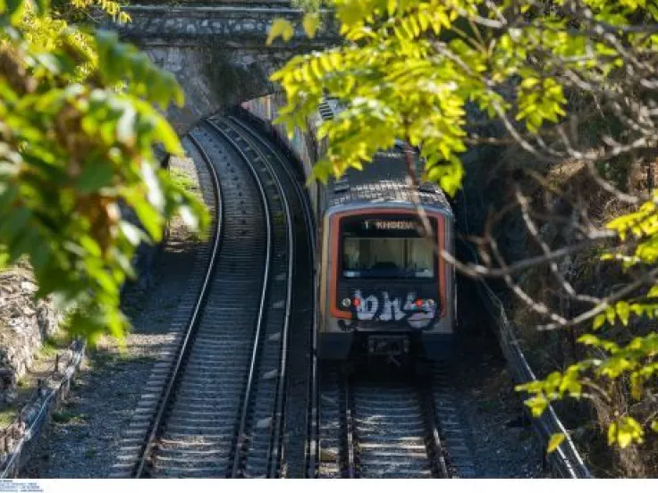 Πώς θα λειτουργήσουν καταστήματα και Μέσα Μαζικής Μεταφοράς τις εορταστικές μέρες