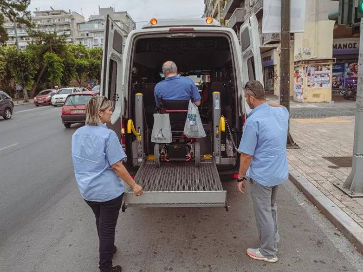 ΟΑΣΘ: Δωρεάν μετακίνηση με ειδικά οχήματα για ΑμεΑ