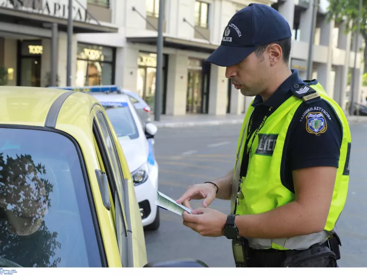 Οδηγοί: Αν δεν έχετε αυτό το χαρτί στο αμάξι, έρχεται πρόστιμο 400 ευρώ