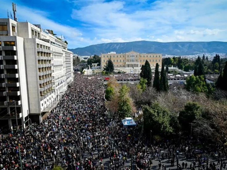 ΣΥΛΛΑΛΗΤΗΡΙΟ ΓΙΑ ΤΟ ΣΙΔΗΡΟΔΡΟΜΙΚΟ ΔΥΣΤΥΧΗΜΑ ΤΩΝ ΤΕΜΠΩΝ ΣΤΗΝ ΑΘΗΝΑ (ΜΙΧΑΛΗΣ ΠΑΠΑΝΙΚΟΛΑΟΥ/EUROKINISSI)