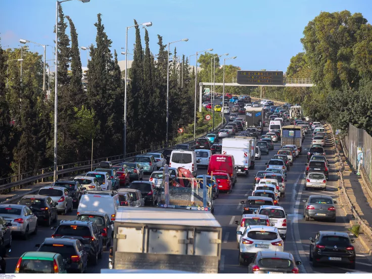 Κυκλοφοριακό «έμφραγμα» στον Κηφισό - Καραμπόλα και ένα τροχαία