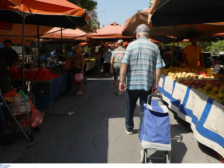 Λαϊκές αγορές: Επιστρέφονται οι άδειες στους πωλητές