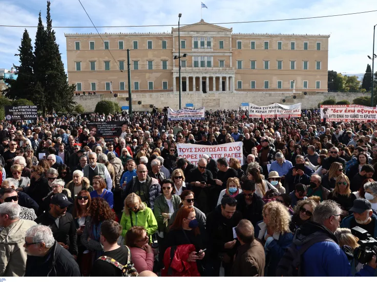 Τέμπη - Συγκέντρωση: «Βούλιαξε» το Σύνταγμα - Έκλεισαν δρόμοι και μετρό