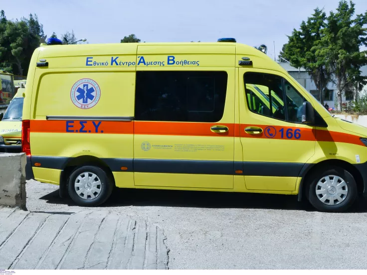 ΕΚΑΒ ασθενοφόρο