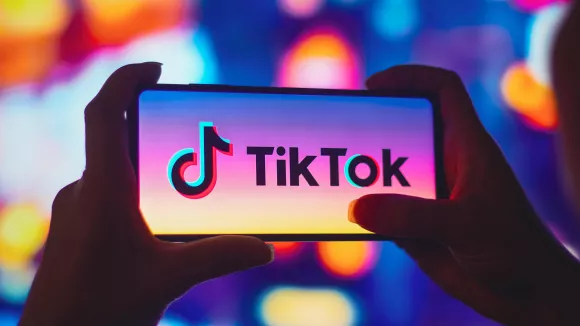Εταιρεία προσφέρει 80 ευρώ την ώρα για να παρακολουθείς TikTok
