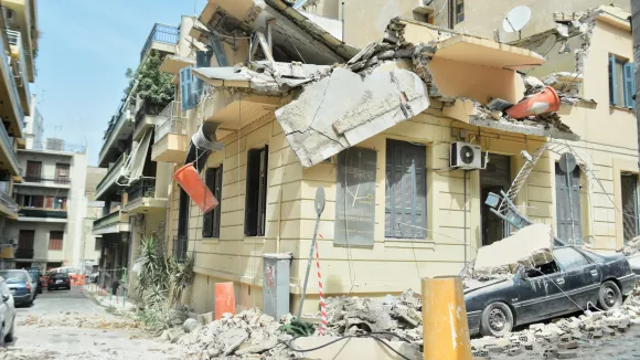 Πασαλιμάνι: Νεκρός 31χρονος αστυνομικός από κατάρρευση κτιρίου (βίντεο)