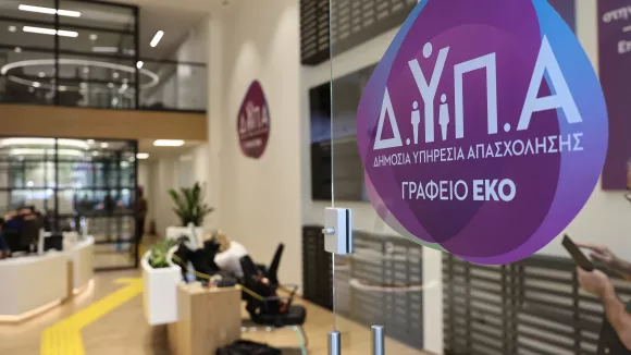 «Σπάει» σε δύο μέρη το νέο επίδομα ανεργίας