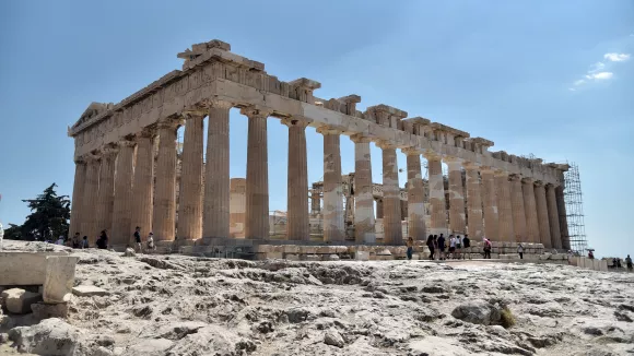 Προσλήψεις στη Σχολή Ξεναγών Αθήνας: Από αύριο οι αιτήσεις