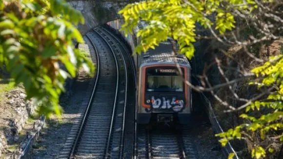 Πώς θα λειτουργήσουν καταστήματα και Μέσα Μαζικής Μεταφοράς τις εορταστικές μέρες