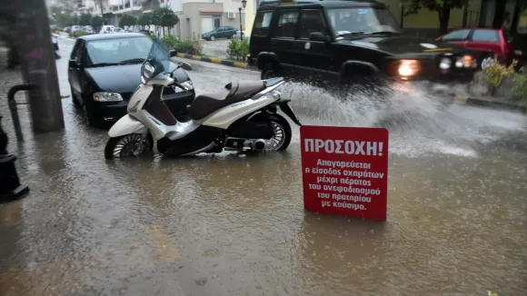 Κακοκαιρία: Δύσκολη νύχτα σε Αγρίνιο και Πρέβεζα - Ήχησε το 112