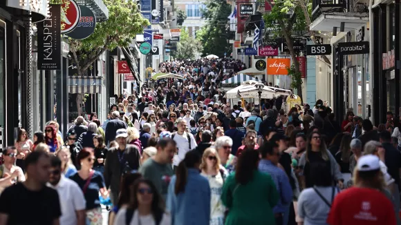 Πρωτομηνιά με ανοιχτά καταστήματα και δωρεάν είσοδο σε μουσεία