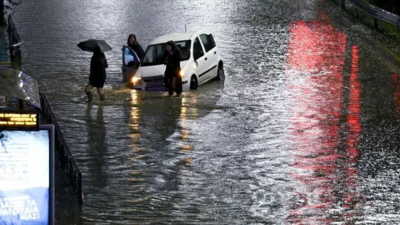 Παραλιακή: Πλημμύρισε με λύματα - Τριτοκοσμική η κατάσταση σύμφωνα με το δήμαρχο Αλίμου