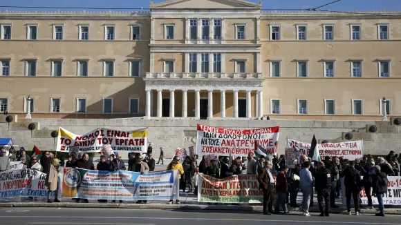 Πρωταθλήτρια η Ελλάδα! Έχει τους χαμηλότερους μισθούς δημοσίων υπαλλήλων