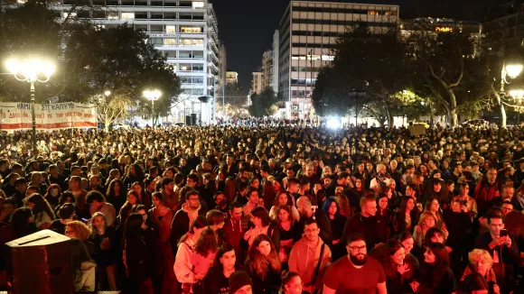 Συναυλία για τα Τέμπη: «Πλημμύρισε» από κόσμο το Σύνταγμα για ακόμη μια φορά