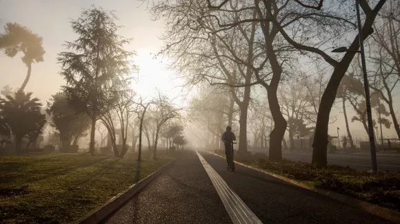 Καιρός: Ζέστη και ομίχλη σήμερα - Πότε έρχονται καταιγίδες