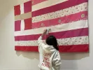 Πολιτική κόντρα για τη ροζ σημαία που αποσύρθηκε με παρέμβαση του Γιώργου Γεραπετρίτη