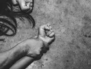 Εφιάλτης στην Ομόνοια: 33χρονη βρέθηκε δεμένη και μαχαιρωμένη σε εγκαταλελειμμένο κτίριο