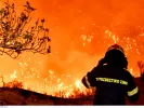  Φωτιά στο Ξυλόκαστρο: Βρέθηκαν δύο νεκροί, κάηκαν σπίτια - Στα 30 χλμ η φωτιά