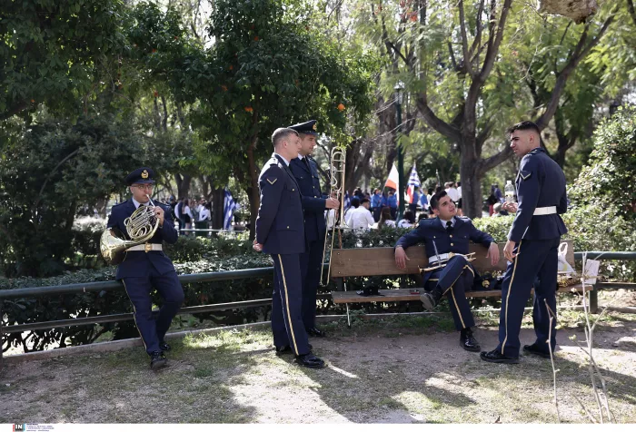 Εικόνες από την παρέλαση στο κέντρο της Αθήνας