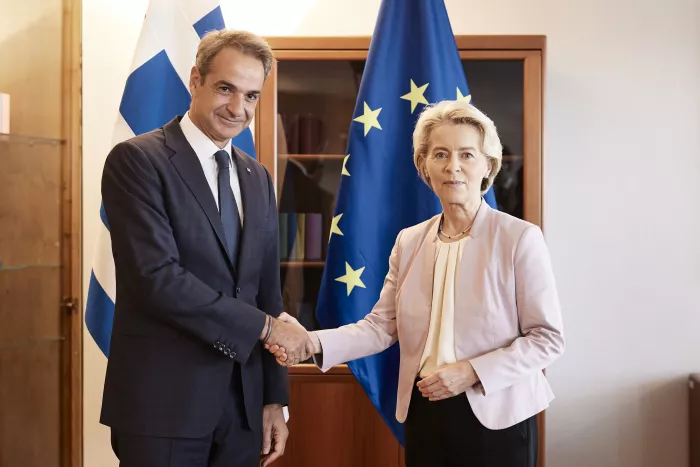 mitsotakis-fon-nter-laien-2.jpg