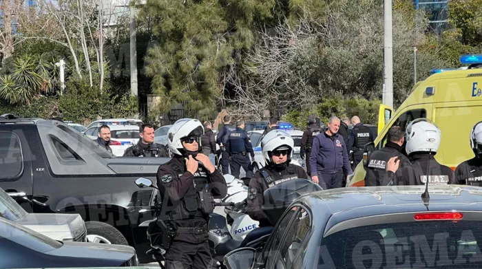 Πυροβολισμοί σε ναυτιλιακή εταιρεία στη Γλυφάδα - Ένας νεκρός, δύο τραυματίες