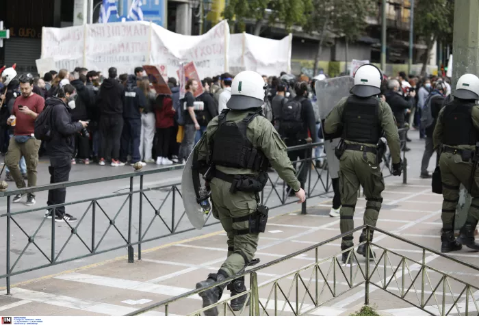 Ένταση με χημικά και μολότοφ στο πανεκπαιδευτικό συλλαλητήριο