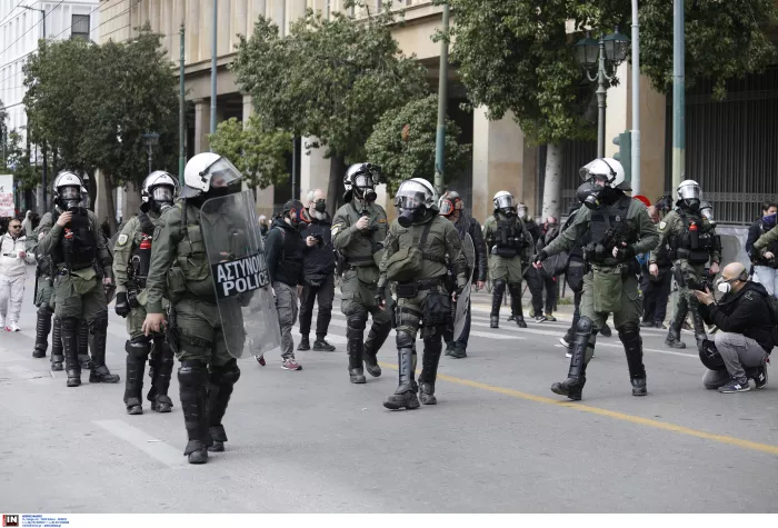 Ένταση με χημικά και μολότοφ στο πανεκπαιδευτικό συλλαλητήριο