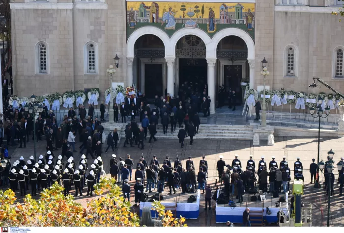 Το ύστατο χαίρε στον Κώστα Σημίτη (φωτογραφίες – βίντεο) 