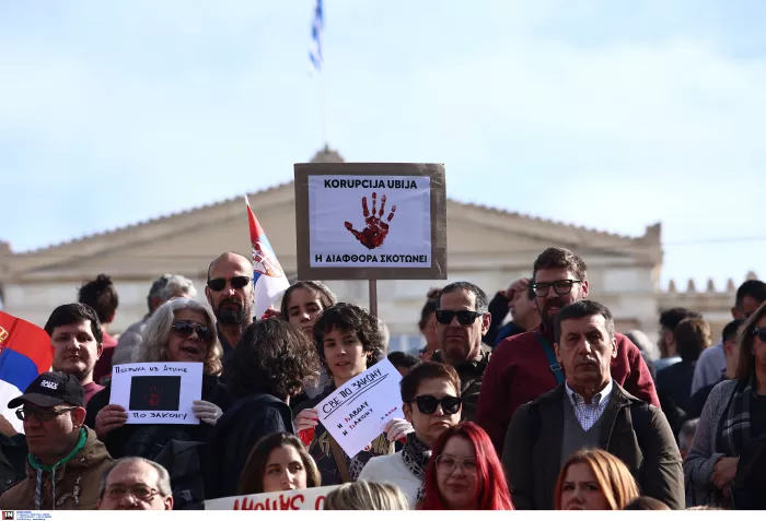 Τέμπη - Συγκέντρωση: «Βούλιαξε» το Σύνταγμα - Έκλεισαν δρόμοι και μετρό