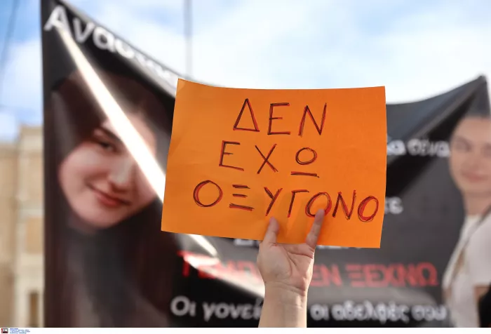 Τέμπη - Συγκέντρωση: «Βούλιαξε» το Σύνταγμα - Έκλεισαν δρόμοι και μετρό