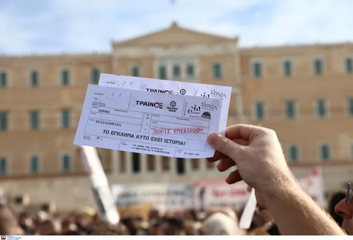 Τέμπη - Συγκέντρωση: «Βούλιαξε» το Σύνταγμα - Έκλεισαν δρόμοι και μετρό