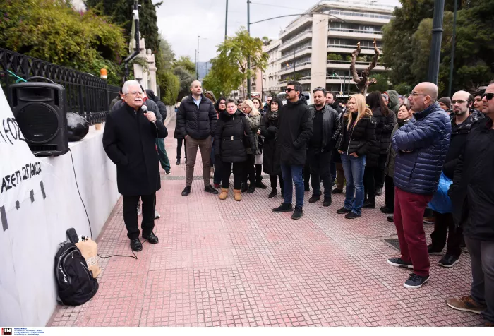 Επιτυχόντες γραπτού ΑΣΕΠ: Διαμαρτυρία έξω από το υπουργείο Εσωτερικών