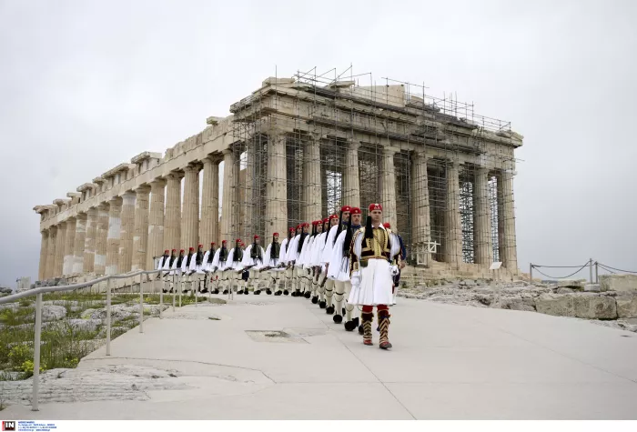 Επέτειος 25ης Μαρτίου: Ολοκληρώθηκε η στρατιωτική παρέλαση στην Αθήνα (εικόνες)